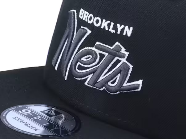 Schwarze Snapback-Kappe mit flachem Schirm | Verstellbare Streetwear-Kappe für Damen und Herren