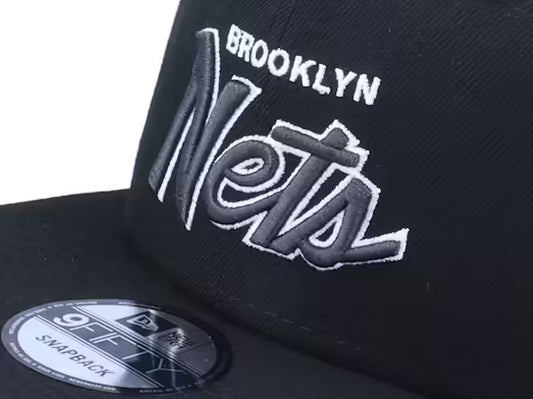 Schwarze Snapback-Kappe mit flachem Schirm | Verstellbare Streetwear-Kappe für Damen und Herren